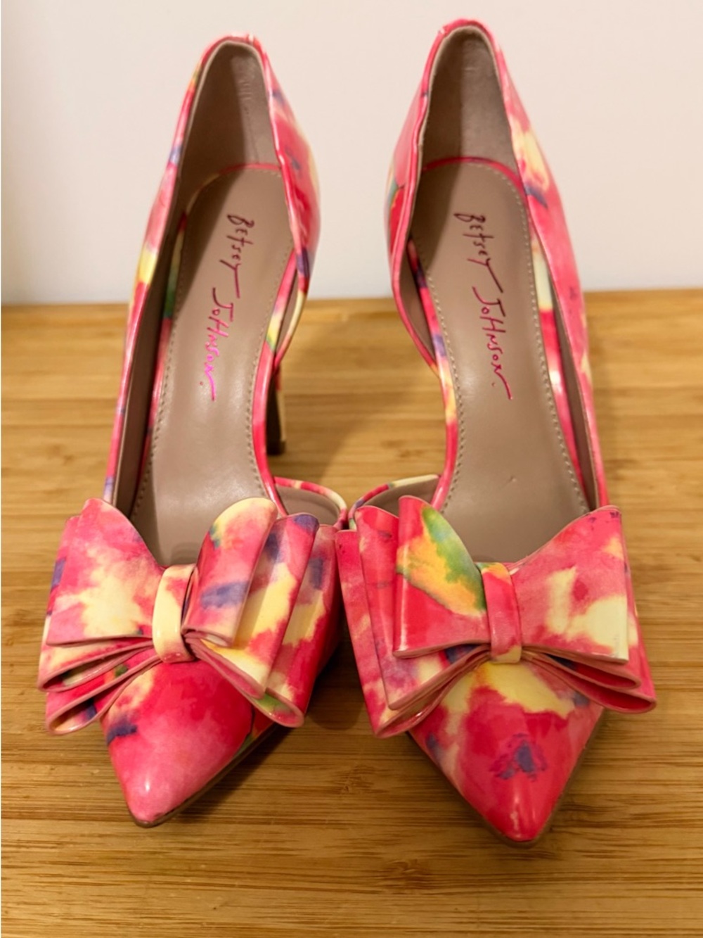 Betsey Johnson Pink Multicolor Watercolor Bow Pointed-Toe Pumps - Picture 2 of 3